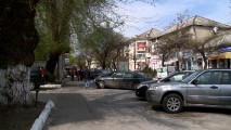 În centrul Chișinăului va fi legalizată parcarea pe trotuare