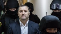 Un nou mesaj de la Vlad Filat: Urmăresc şi mă minunez câţi curajoşi au apărut după arestarea mea