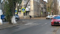 Soarta trecerilor de pietoni. Primăria promite că va începe lucrările de vopsire a marcajelor