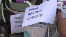 Тысячи мам, возмущенные разбитыми тротуарами, подали петицию в примэрию