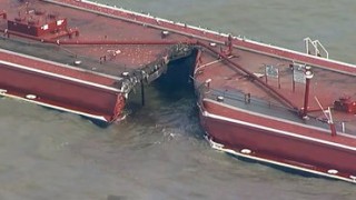Тонны нефтепродуктов вытекли в Хьюстонский судоходный канал